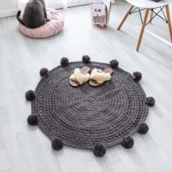 Tapis Rond Tissé Avec Des Pompons • Moment Cocooning