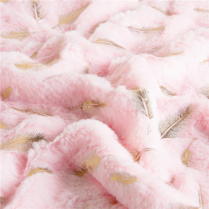Housse De Coussin Velours à Plumes Dorées Style Romantique • Moment Cocooning 7 Housse De Coussin Velours à Plumes Dorées Style Romantique • Moment Cocooning – Image 5