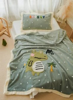 Couverture Douillette Verte Petit Crocodile 3 Pièces • Moment Cocooning -Maison Série 2877 73f418