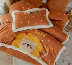 Couverture Douillette Petit Lion Orange 3 Pièces • Moment Cocooning -Maison Série 2877 b9c42a
