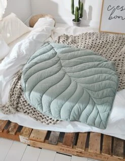 Tapis Cocooning En Forme De Feuille • Moment Cocooning -Maison Série 60054 02b088