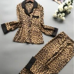 Pyjamas En Satin Léopard • Moment Cocooning