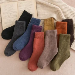 Chaussettes En Laine épaisse Unies Pour Femme • Moment Cocooning -Maison Série Chaussettes en laine paisse et chaude pour femmes couleur unie style Harajuku r tro r sistant 2