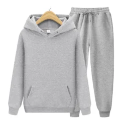 Jogging Chaud Et Confortable Pour Homme • Moment Cocooning 13 Jogging Chaud Et Confortable Pour Homme • Moment Cocooning -Maison Série Costume d automne et d hiver pour homme et femme pull et pantalon de couleur unie 4