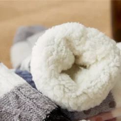 Chaussettes Fourrées à Rayures • Moment Cocooning -Maison Série Horizonplus chaussettes d hiver en coton pais pour femmes chaussettes rayures multicolores tient chaud antid rapant 1