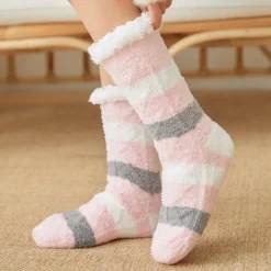 Chaussettes Fourrées à Rayures • Moment Cocooning -Maison Série Horizonplus chaussettes d hiver en coton pais pour femmes chaussettes rayures multicolores tient chaud antid rapant 13