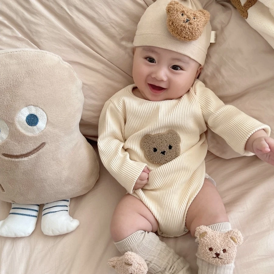 Bonnet En Coton Avec Un Ours En Peluche Pour Bébé • Moment Cocooning 14 Bonnet En Coton Avec Un Ours En Peluche Pour Bébé • Moment Cocooning – Image 12