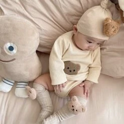 Bonnet En Coton Avec Un Ours En Peluche Pour Bébé • Moment Cocooning 24 Bonnet En Coton Avec Un Ours En Peluche Pour Bébé • Moment Cocooning -Maison Série cbbco